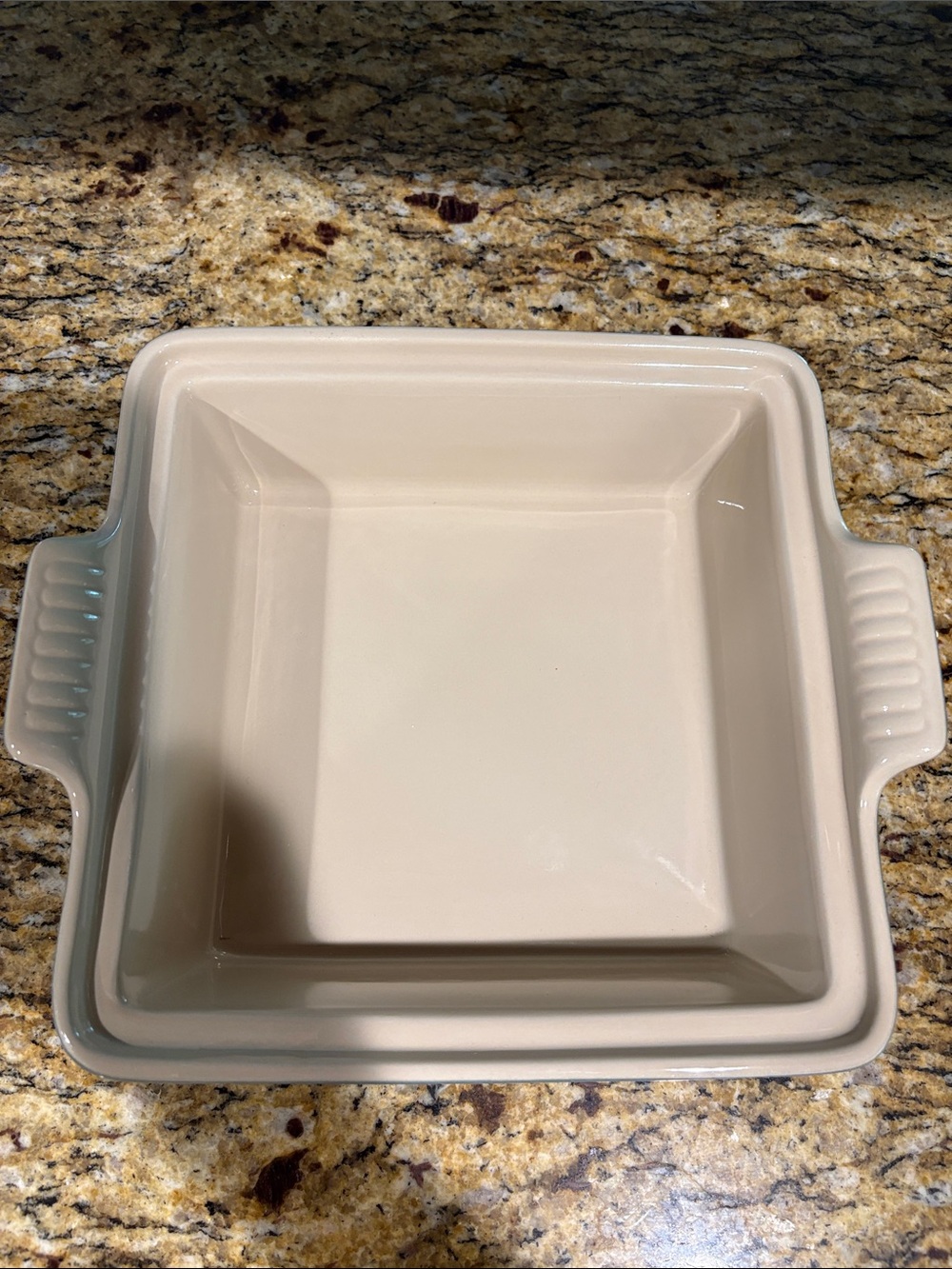 Le Creuset 23cm Square Shallow Dish with Lid, Ocean - Picture 5 of 15